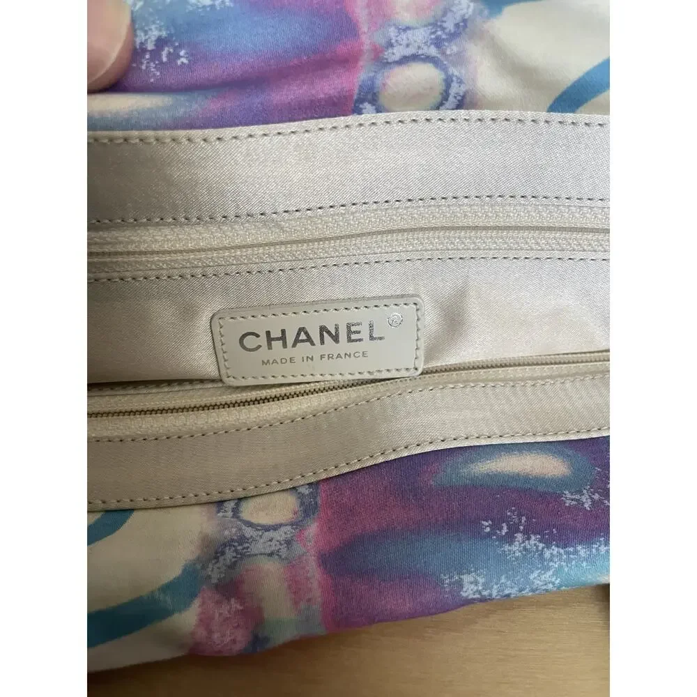 Chanel Graffiti Tote White Bag CC Logo Print Archetype Cerf Executive GST Surf